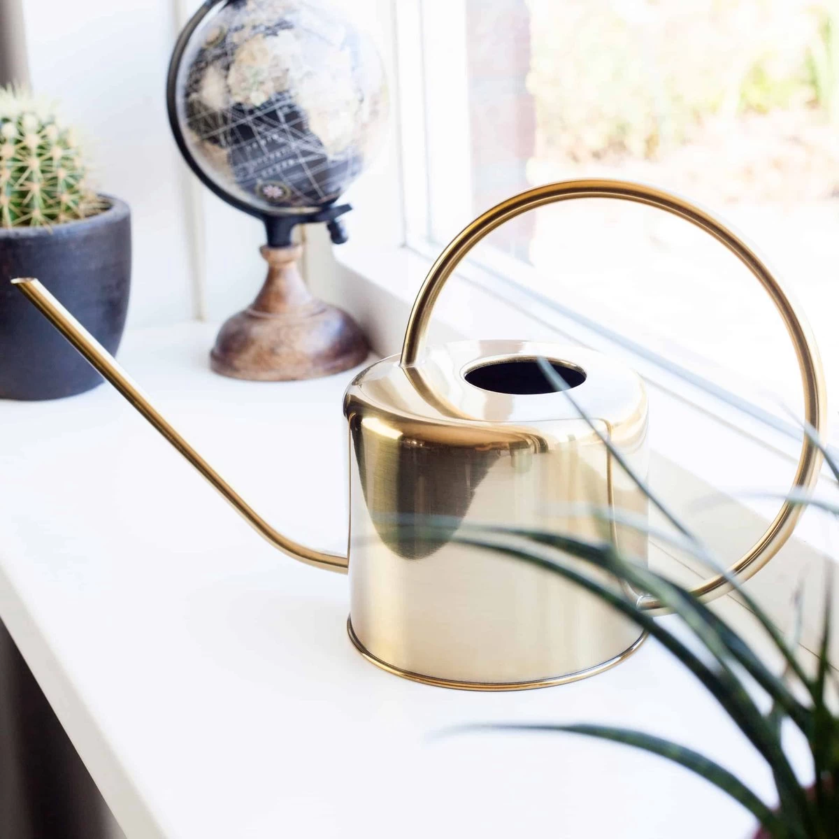 Kikkerland Vintage Gieter - Plantengieter Voor Binnen - Goud - 1,2L - Retro - Metaal 3 Kikkerland Vintage Gieter - Plantengieter Voor Binnen - Goud - 1,2L - Retro - Metaal - Afbeelding 3