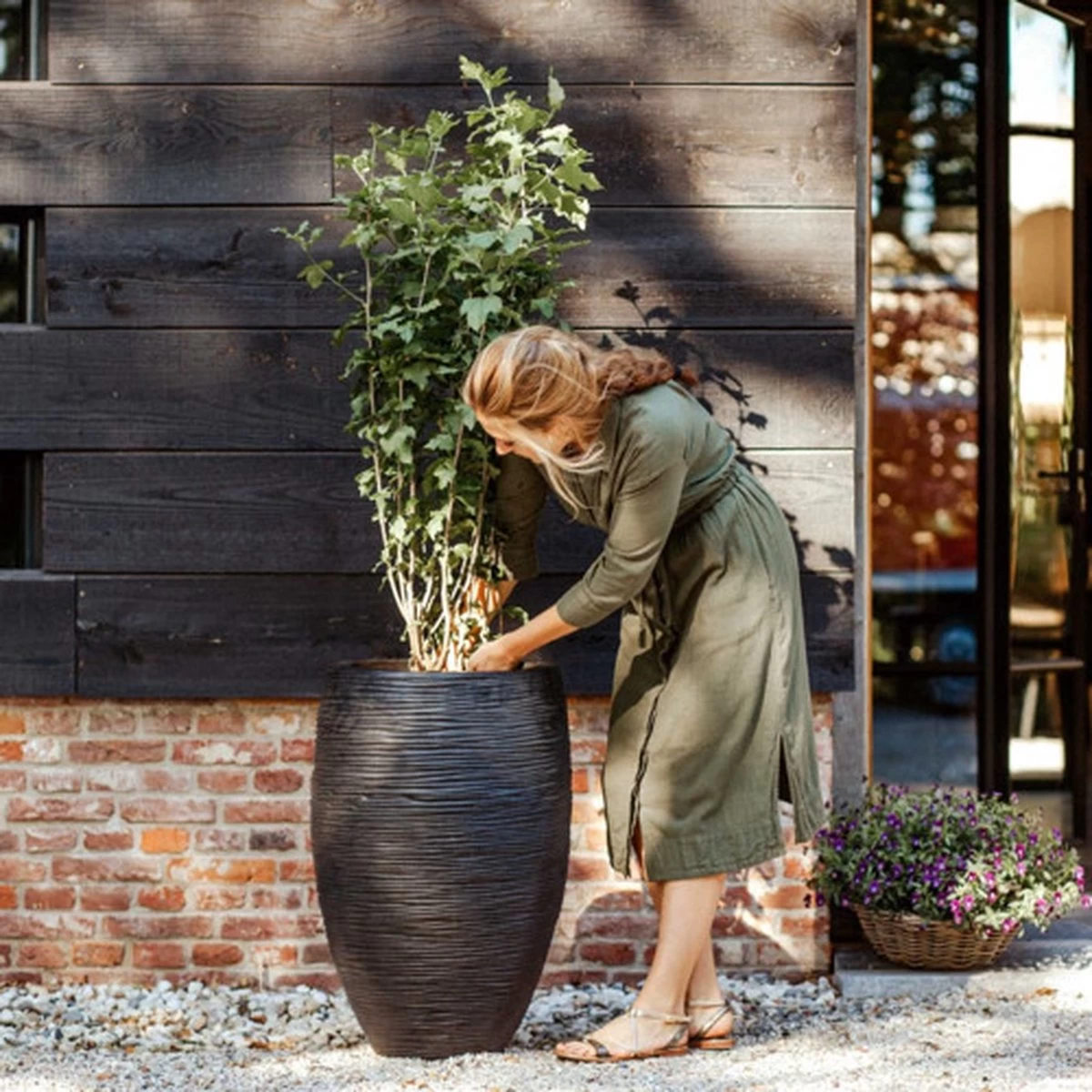 Capi Europe - Vaas Elegant Deluxe Rib NL - 45x72 - Zwart - Voor Binnen En Buiten - KBLR1138 2 Capi Europe - Vaas Elegant Deluxe Rib NL - 45x72 - Zwart - Voor Binnen En Buiten - KBLR1138 - Afbeelding 2