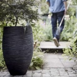 Capi Europe - Vaas Elegant Deluxe Rib NL - 45x72 - Zwart - Voor Binnen En Buiten - KBLR1138 23 Capi Europe - Vaas Elegant Deluxe Rib NL - 45x72 - Zwart - Voor Binnen En Buiten - KBLR1138 -Tuin En Buiten 1200x1200 533