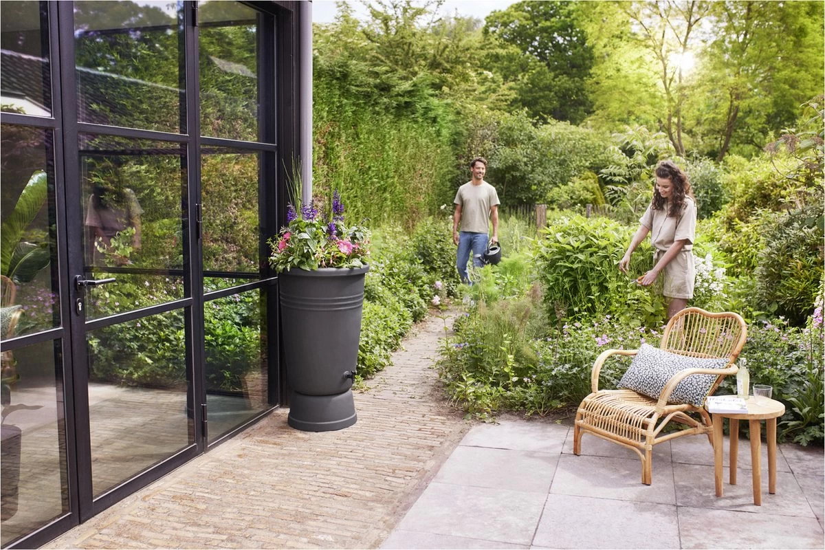 Elho Green Basics Regenton Plus 105 - Regenton Voor Kweken En Oogsten - Ø 58.4 X H 80.4 Cm - Zwart/Living Black 3 Elho Green Basics Regenton Plus 105 - Regenton Voor Kweken En Oogsten - Ø 58.4 X H 80.4 Cm - Zwart/Living Black - Afbeelding 3