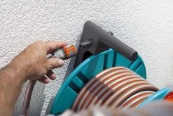 GARDENA - Wandslanghouder 60 Met Slanggeleider - Slanghouder - Maximale Capaciteit 60 Meter -Tuin En Buiten 1200x800 171