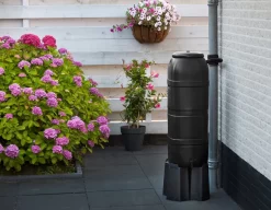 Nature - Slimline - Regenton - 100L - H96 X 32 X 36cm - Zwart 5 Nature - Slimline - Regenton - 100L - H96 X 32 X 36cm - Zwart -Tuin En Buiten 1200x931 2