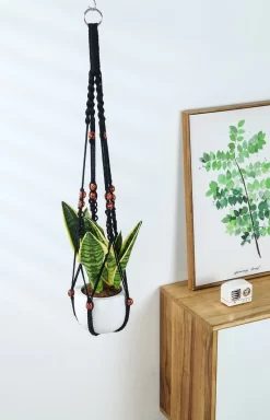 4 Stuks Zwarte Macrame Plantenhangers - Boho Handgeweven Katoen Hangpot Voor Binnen/Buiten - Hangende Bloempot Met Kralen - Macramé Touw/Koord Hangplant Houder - Bohemian Wandhanger Decoratie - Plant Hanger - Verticale Tuin Bloempothouder Planthanger -Tuin En Buiten 772x1200 1