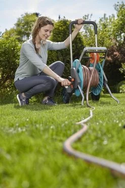 GARDENA - AquaRoll M CleverRoll Easy Slangenwagen - Maximaal 60 Meter - Inklapbare Zwengel 19 GARDENA - AquaRoll M CleverRoll Easy Slangenwagen - Maximaal 60 Meter - Inklapbare Zwengel -Tuin En Buiten 799x1200 45