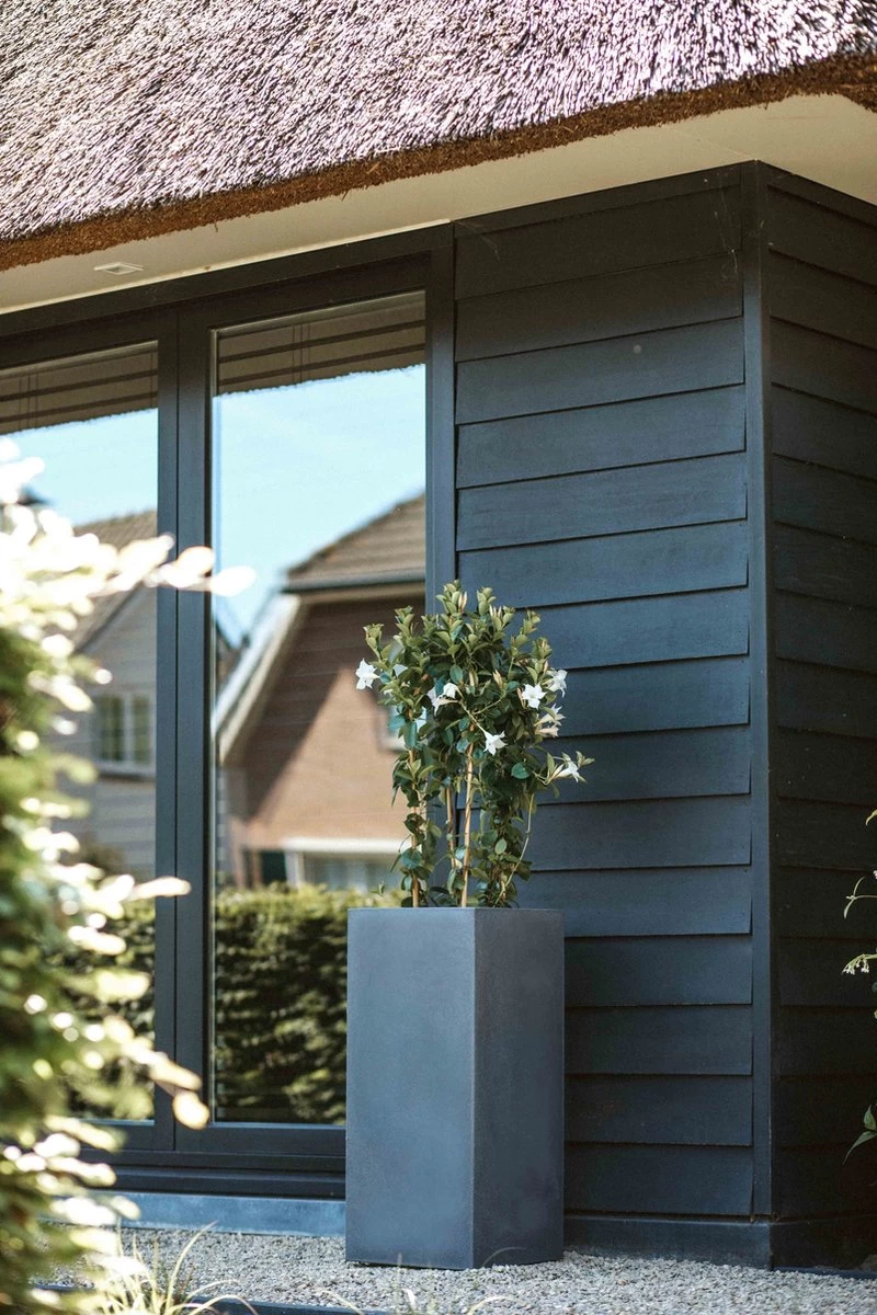 Capi Europe - Bloempot Rechthoek Smooth NL - 36x36x79 - Zwart - Voor Binnen En Buiten - KBL952 4 Capi Europe - Bloempot Rechthoek Smooth NL - 36x36x79 - Zwart - Voor Binnen En Buiten - KBL952 - Afbeelding 4