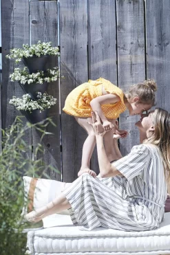 Elho Corsica Vertical Forest 24 - Bloempot Voor Balkonbuiten - Ø 26.7 X H 29.7 Cm - Zwart/Antraciet 22 Elho Corsica Vertical Forest 24 - Bloempot Voor Balkonbuiten - Ø 26.7 X H 29.7 Cm - Zwart/Antraciet -Tuin En Buiten 800x1200 53