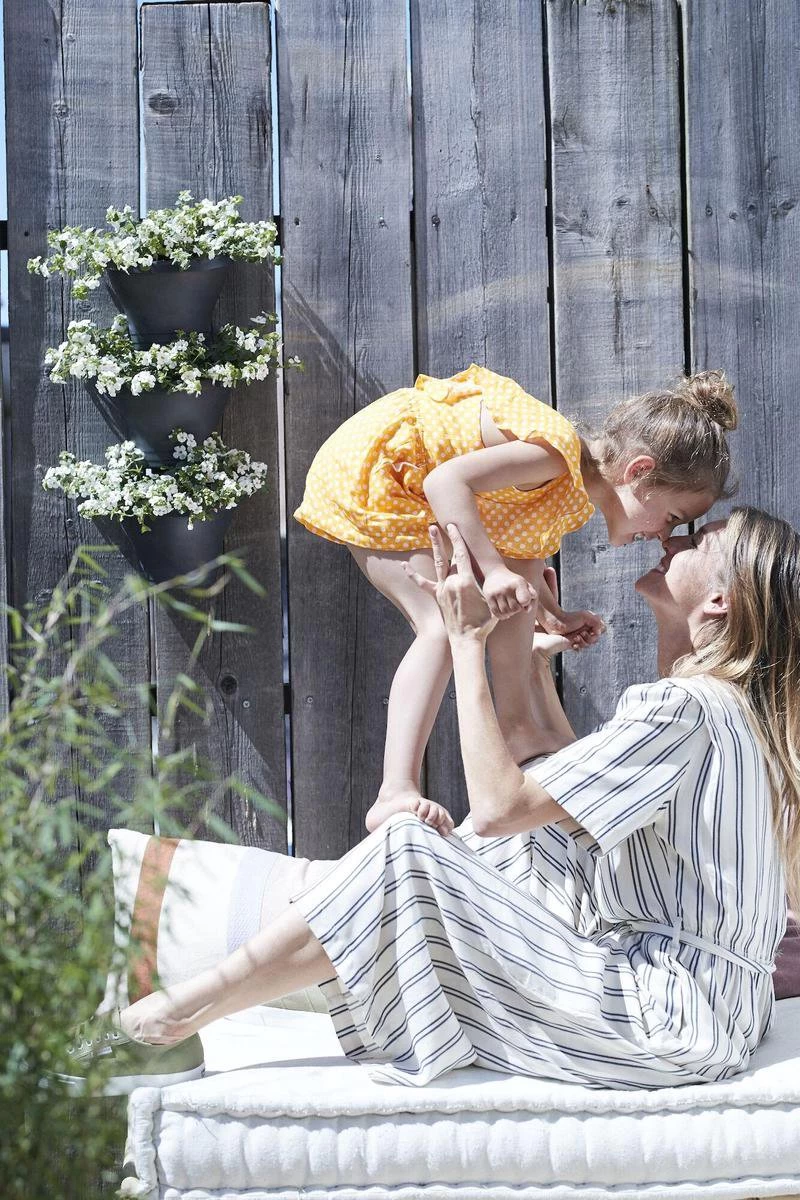 Elho Corsica Vertical Forest 24 - Bloempot Voor Balkonbuiten - Ø 26.7 X H 29.7 Cm - Zwart/Antraciet 5 Elho Corsica Vertical Forest 24 - Bloempot Voor Balkonbuiten - Ø 26.7 X H 29.7 Cm - Zwart/Antraciet - Afbeelding 5