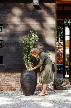 Capi Europe - Vaas Elegant Deluxe Rib NL - 45x72 - Zwart - Voor Binnen En Buiten - KBLR1138 21 Capi Europe - Vaas Elegant Deluxe Rib NL - 45x72 - Zwart - Voor Binnen En Buiten - KBLR1138 -Tuin En Buiten 800x1200 74