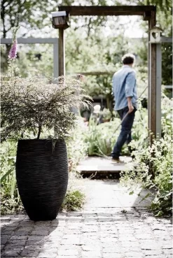 Capi Europe - Vaas Elegant Deluxe Rib NL - 56x84 - Zwart - Voor Binnen En Buiten - KBLR1132 14 Capi Europe - Vaas Elegant Deluxe Rib NL - 56x84 - Zwart - Voor Binnen En Buiten - KBLR1132 -Tuin En Buiten 803x1200 3