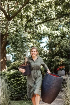 Capi Europe - Vaas Elegant Deluxe Rib NL - 45x72 - Zwart - Voor Binnen En Buiten - KBLR1138 25 Capi Europe - Vaas Elegant Deluxe Rib NL - 45x72 - Zwart - Voor Binnen En Buiten - KBLR1138 -Tuin En Buiten 806x1200 2