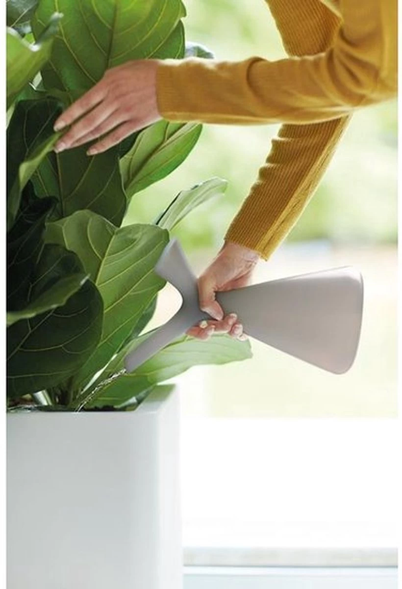 Elho Plunge Gieter 20 - Gieter Voor Binnenaccessoires - Ø 15.0 X H 29.5 Cm - Grijs/Warm Grijs 4 Elho Plunge Gieter 20 - Gieter Voor Binnenaccessoires - Ø 15.0 X H 29.5 Cm - Grijs/Warm Grijs - Afbeelding 4