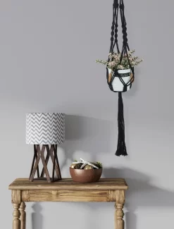 4 Stuks Zwarte Macrame Plantenhangers - Boho Handgeweven Katoen Hangpot Voor Binnen/Buiten - Hangende Bloempot Met Kralen - Macramé Touw/Koord Hangplant Houder - Bohemian Wandhanger Decoratie - Plant Hanger - Verticale Tuin Bloempothouder Planthanger -Tuin En Buiten 912x1200