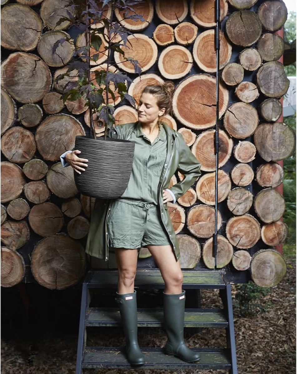 Capi Europe - Bloempot Bol Rib NL - 35x34 - Antraciet - Voor Binnen En Buiten - KOFZ932 2 Capi Europe - Bloempot Bol Rib NL - 35x34 - Antraciet - Voor Binnen En Buiten - KOFZ932 - Afbeelding 2